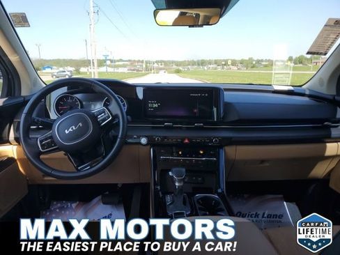 Used 2024 Kia Carnival EX FWD image 16