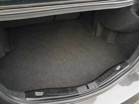 Used 2017 Ford Fusion SE w/ Fusion SE Technology Package image 9