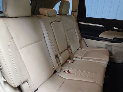 Used 2017 Toyota Highlander XLE AWD/4WD image 20