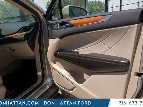 Used 2017 Lincoln MKC Select w/ Lincoln MKC Climate Package FWD image 24