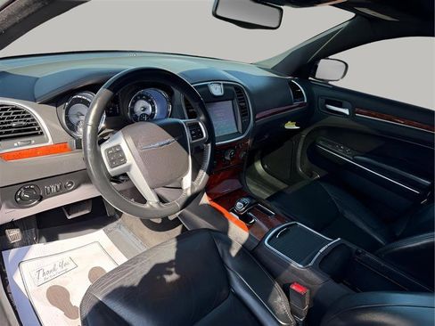 Used 2014 Chrysler 300 RWD image 18