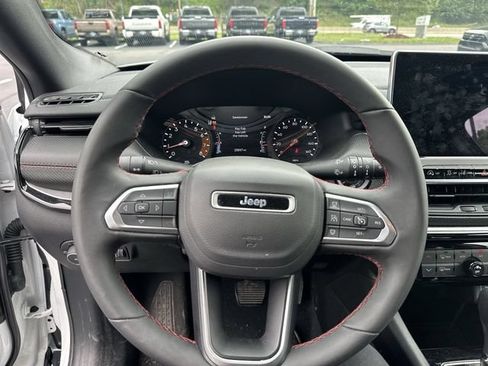 Used 2025 Jeep Compass Trailhawk w/ Trailer Tow Group AWD/4WD image 13