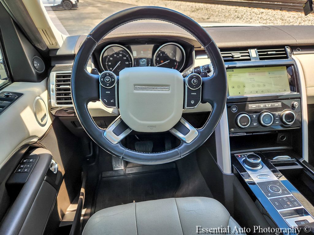 Used 2017 Land Rover Discovery HSE AWD/4WD image 11