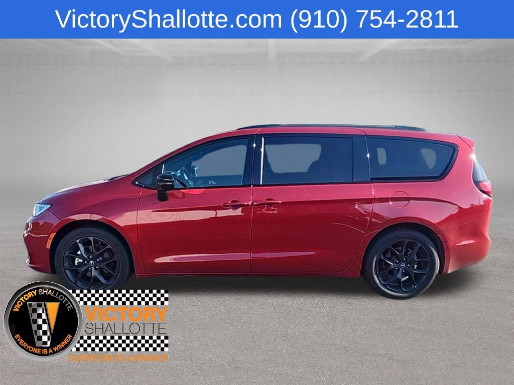 Used 2025 Chrysler Pacifica Limited FWD image 19