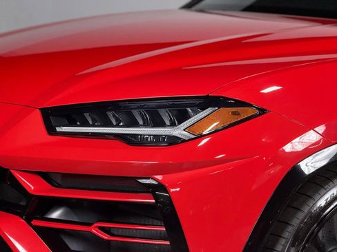 Used 2019 Lamborghini Urus Sport Utility 4D image 12