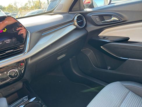 Used 2025 Chevrolet Trax LT image 33
