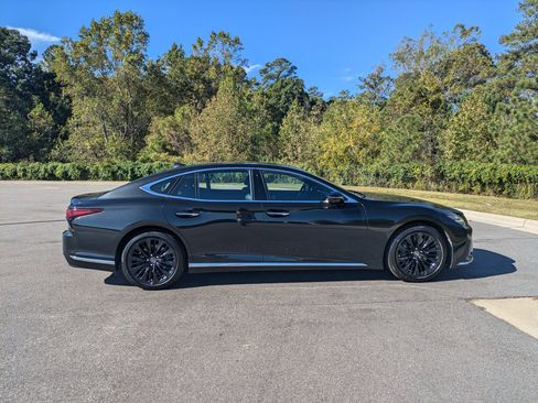 Used 2021 Lexus LS 500 w/ Accessory Package (Z2) image 4
