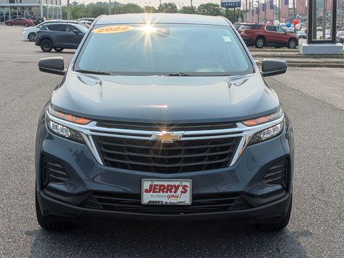 Used 2024 Chevrolet Equinox LS w/ LS Convenience Package FWD image 2