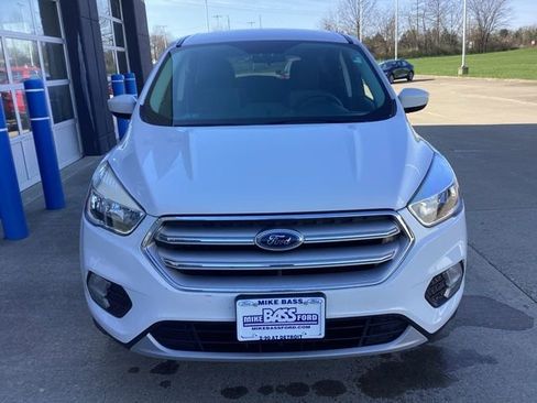 Used 2019 Ford Escape SE image 3