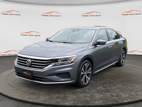 Used 2021 Volkswagen Passat 2.0T SE w/ Luggage Net & Mats Package FWD image 1