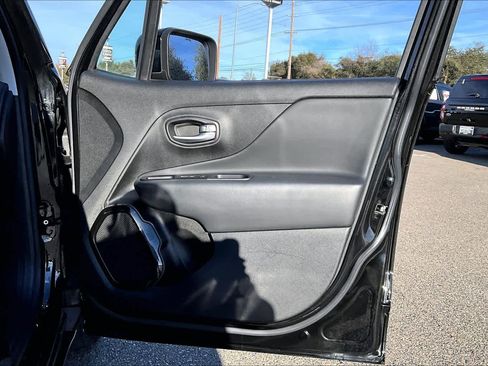 Used 2019 Jeep Renegade Altitude w/ Quick Order Package 2XM image 22