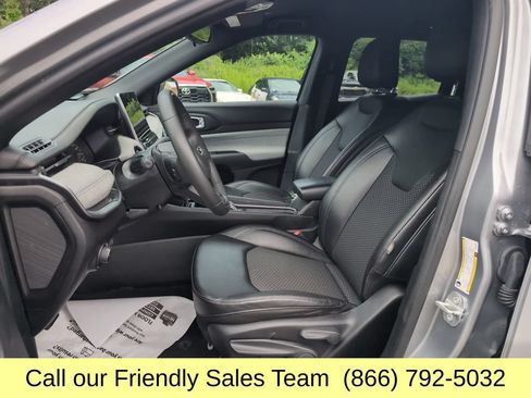 Used 2024 Jeep Compass Latitude AWD/4WD image 10