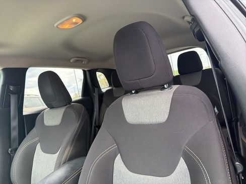 Used 2018 Jeep Cherokee Latitude FWD image 5
