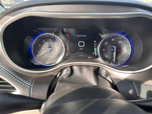 Used 2021 Chrysler Pacifica Touring-L w/ Premium & Safety Sphere Group image 10