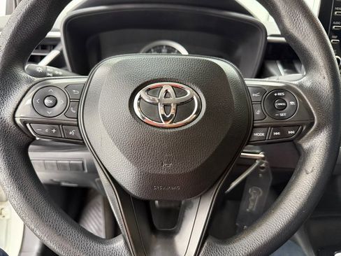 Used 2021 Toyota Corolla LE image 10