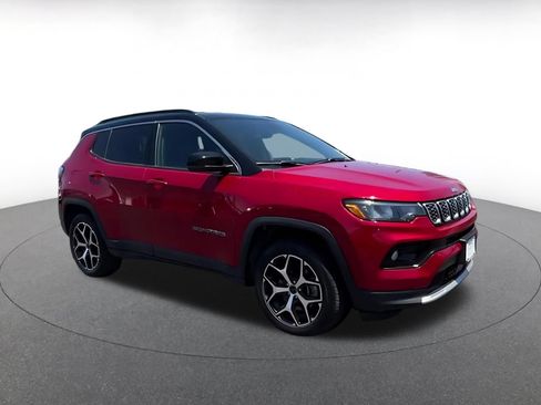 Used 2025 Jeep Compass Limited AWD/4WD image 2