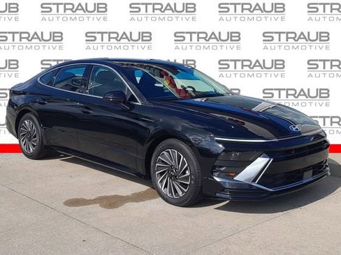 Certified 2025 Hyundai Sonata SEL FWD image 1