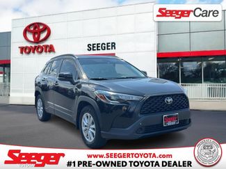 Used 2022 Toyota Corolla Cross LE w/ Moonroof Package AWD/4WD video 1