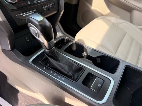 Used 2018 Ford Escape SEL w/ Ford Safe & Smart Package image 15