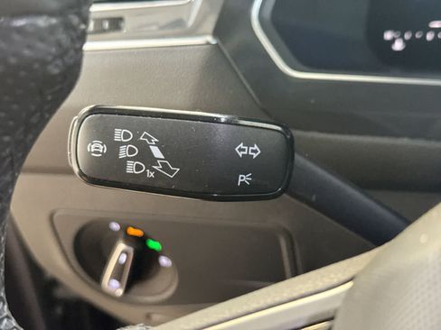 Used 2022 Volkswagen Tiguan SE R-Line FWD image 32