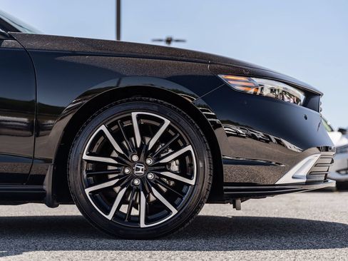 Used 2025 Honda Accord Touring image 9