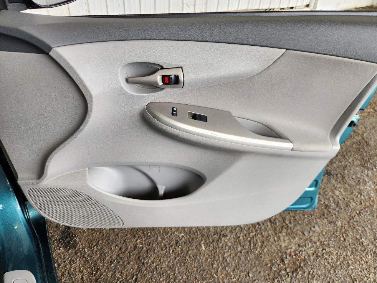 Used 2010 Toyota Corolla LE FWD image 13