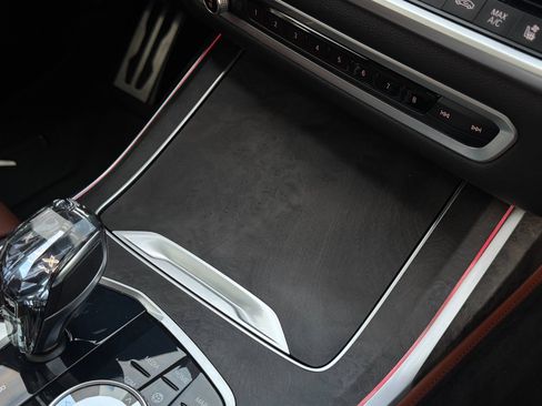 Used 2022 BMW X7 M50i image 44