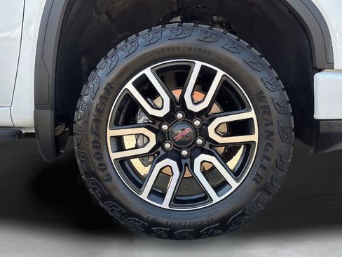 Used 2025 GMC Sierra 1500 AT4 w/ AT4 Premium Package AWD/4WD image 11