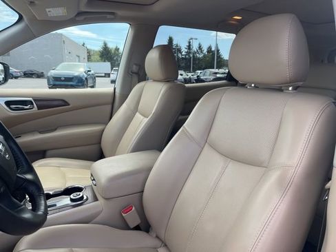 Used 2020 Nissan Pathfinder Platinum image 9