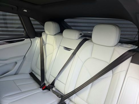 New 2026 Porsche Macan image 16