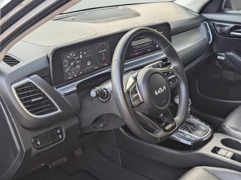 Certified 2025 Kia Seltos SX w/ SX Sunroof Package image 33