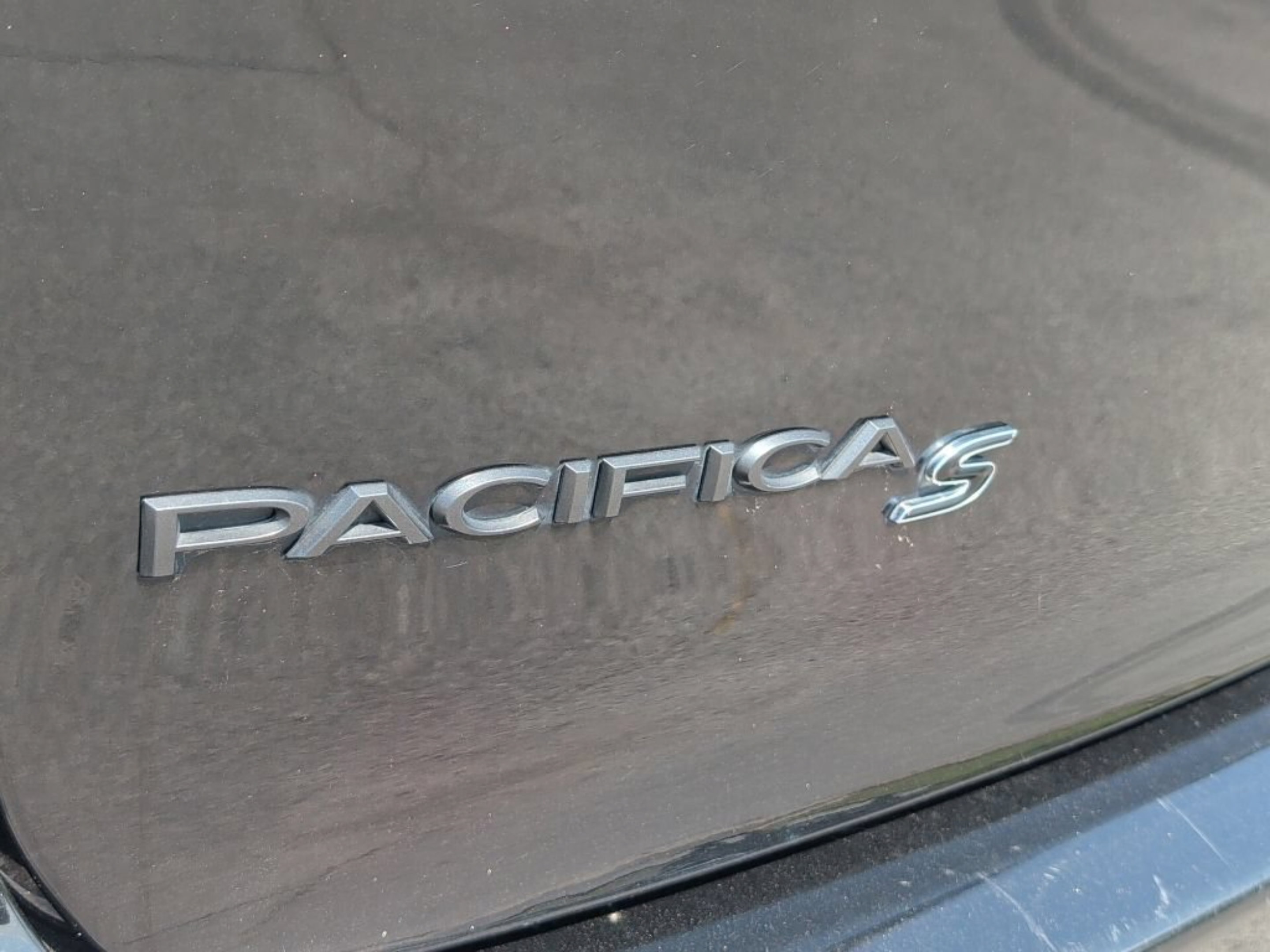 Used 2025 Chrysler Pacifica Limited FWD image 56