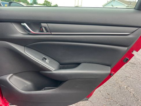 Used 2018 Honda Accord Sport image 14
