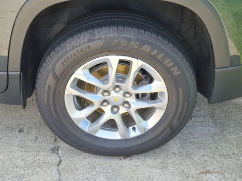 Used 2020 Chevrolet Traverse LT FWD image 34