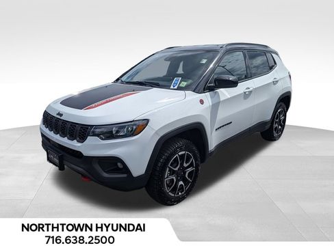 Used 2026 Jeep Compass Trailhawk AWD/4WD image 1