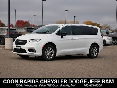 New 2026 Chrysler Pacifica Select