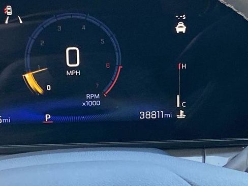 Used 2024 Chevrolet Trax ACTIV w/ Sunroof Package image 8