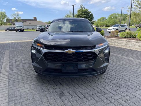 Used 2024 Chevrolet Trax LS w/ LS Convenience Package FWD image 8