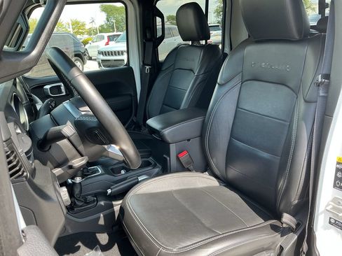 Certified 2022 Jeep Gladiator Overland w/ Popular Equipment Package AWD/4WD image 11