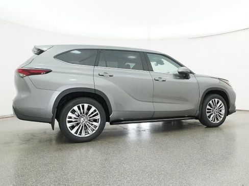 New 2026 Toyota Highlander Platinum image 26