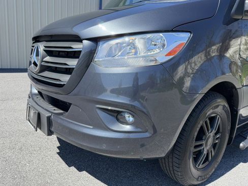 Used 2022 Mercedes-Benz Sprinter 2500 image 3