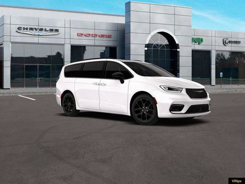 New 2026 Chrysler Pacifica Limited AWD/4WD image 9