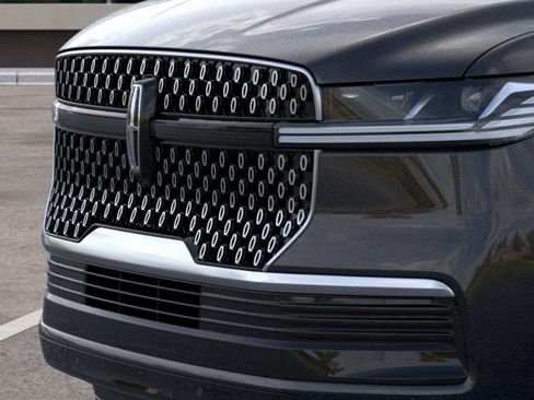 New 2026 Lincoln Navigator Reserve AWD/4WD image 17