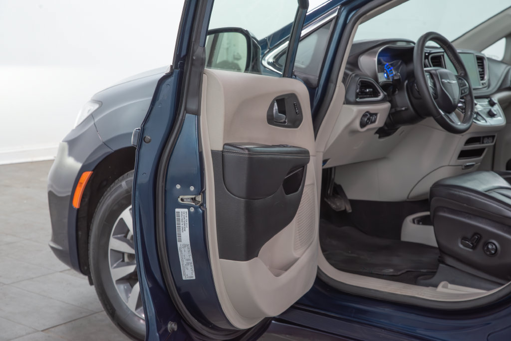Used 2024 Chrysler Pacifica Limited FWD image 7