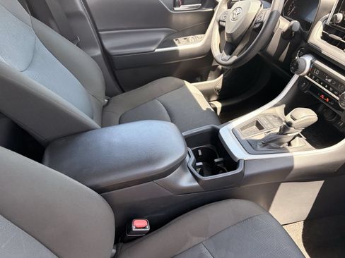 Used 2025 Toyota RAV4 XLE FWD image 12