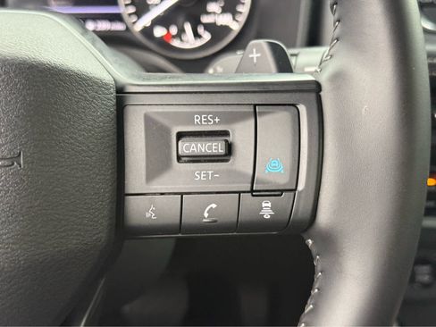 Used 2025 Nissan Rogue SV AWD/4WD image 25