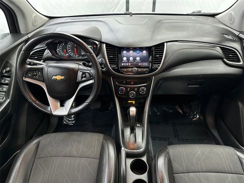 Used 2022 Chevrolet Trax LT w/ LT Convenience Package image 22