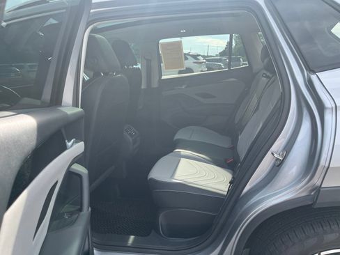 Certified 2026 Volkswagen Tiguan SE w/ Panoramic Sunroof Package AWD/4WD image 26