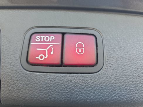 Used 2019 Mercedes-Benz GLC 300 4MATIC image 13