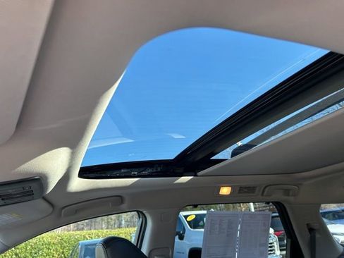 Used 2024 Nissan Pathfinder SL w/ SL Premium Package image 32